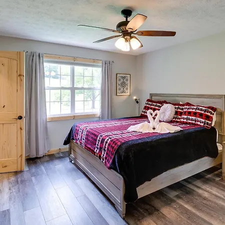 Sevierville Cabin With Private Hot Tub And Fire Pit